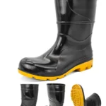 Bota de PVC preta solado amarelo cano médio 28cm Cartom
